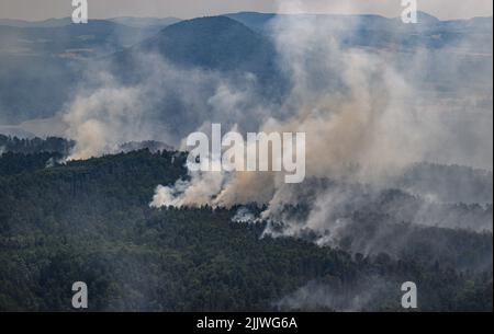 Schmilka, Allemagne. 28th juillet 2022. Vue depuis un hélicoptère de la police fédérale sur le parc national des feux de forêt Saxon Suisse. Crédit : Robert Michael/dpa/Alay Live News Banque D'Images