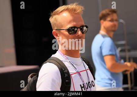 28th juillet 2022; le Hungaroring, Mogyoród, Hongrie: FIA Formule 1 Grand Prix, arrivée du chauffeur et jour d'inspection: Heikki Kovalainen Banque D'Images