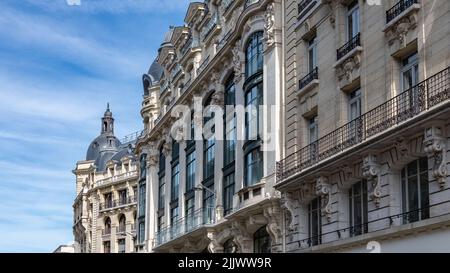 Paris, façade et fenêtres typiques, beau bâtiment rue Reaumur Banque D'Images