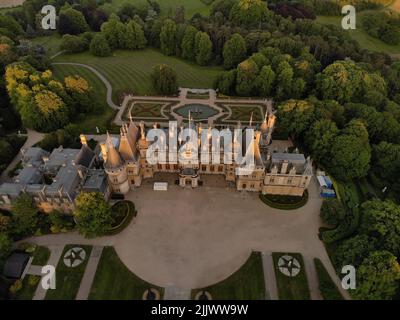 Waddesdon Manor est une maison de campagne située dans le village de Waddesdon, dans le Buckinghamshire, en Angleterre. Propriété de National Trust et gérée par le Fou Rothschild Banque D'Images