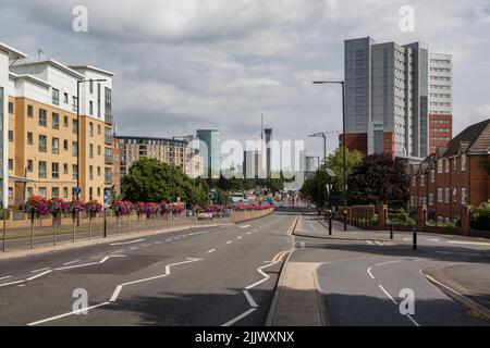 Centre-ville de Birmingham, en regardant le A38 Bristol Road depuis le sud. De nouveaux blocs de tour peuvent être vus en construction. Banque D'Images