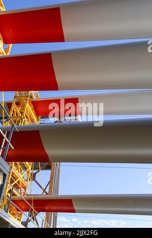 ALLEMAGNE Bremerhaven, expédition de pales de rotor pour RWE parc éolien offshore en mer du Nord / DEUTSCHLAND Bremerhaven, transport von Rotorblaettern fuer Windkraftanlagen fuer einen RWE parc éolien off-shore dans le Nordsee Banque D'Images