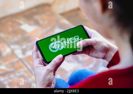 Dans cette illustration, le logo de NCR Corporation s'affiche sur l'écran d'un smartphone. Banque D'Images