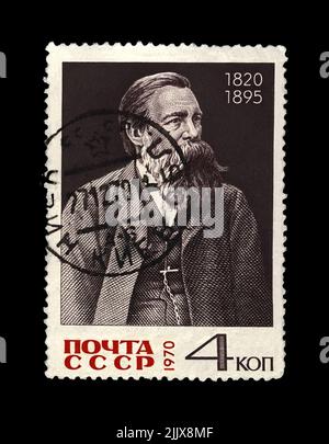 Friedrich Engels (1820-1895), célèbre leader politique, vers 1970. Annulé timbre postal imprimé en URSS isolé sur fond noir. Banque D'Images