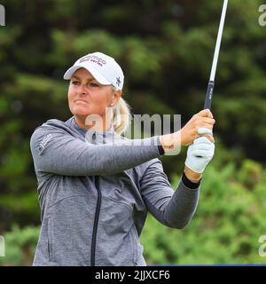 Dundonald Links, Irvine, Royaume-Uni. 28th juillet 2022. La première partie du Golf Trust Women's Scottish Golf a commencé avec le terrain de 144 concurrents internationaux. La deuxième partie aura lieu le vendredi 29 juillet, puis la coupe sera faite pour les 70 meilleurs golfeurs à concourir le Saturday30th et le dimanche 31st. Anna Nordqvist est en train de se retirer au 15th. Crédit : Findlay/Alay Live News Banque D'Images