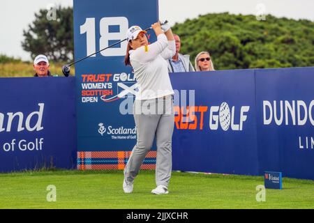 Dundonald Links, Irvine, Royaume-Uni. 28th juillet 2022. La première partie du Golf Trust Women's Scottish Golf a commencé avec le terrain de 144 concurrents internationaux. La deuxième partie aura lieu le vendredi 29 juillet, puis la coupe sera faite pour les 70 meilleurs golfeurs à concourir le Saturday30th et le dimanche 31st. Le parc Inbee se trouve au 18th. Crédit : Findlay/Alay Live News Banque D'Images