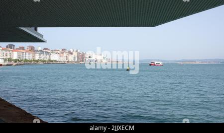 Vue de l'autre côté de la baie de Santander depuis le Centro Botin Banque D'Images
