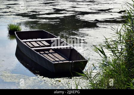 Bateau sur la rivière Klátovská Rameno dans l'île de Rye' Banque D'Images