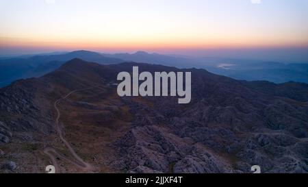 Lever du soleil au-dessus du parc national de Nemrut Banque D'Images