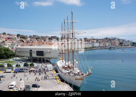 Juan Sebastition de Elcano barquentine en acier, amarré à Santander Banque D'Images