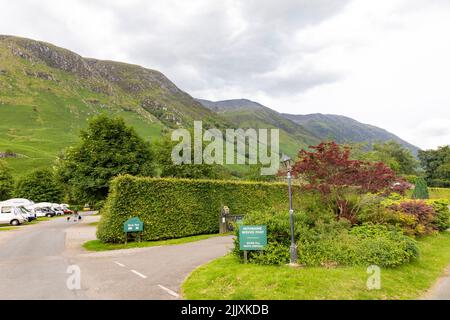 Camping camping-car Glen Nevis Caravan and motorhome au pied de Ben Nevis, la plus haute montagne des Britanniques, chaîne de montagnes des Grampians, Écosse, Royaume-Uni Banque D'Images