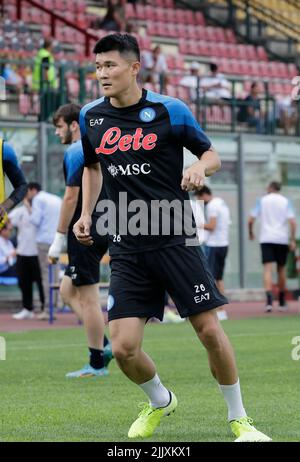 Kim min Jae, le défenseur coréen de SSC Napoli, regarde le camp d'entraînement pré-saison 2022-23 de SSC Napoli à Castel di Sangro Banque D'Images