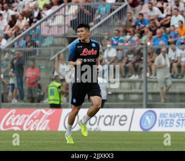 Kim min Jae, le défenseur coréen de SSC Napoli, regarde le camp d'entraînement pré-saison 2022-23 de SSC Napoli à Castel di Sangro Banque D'Images