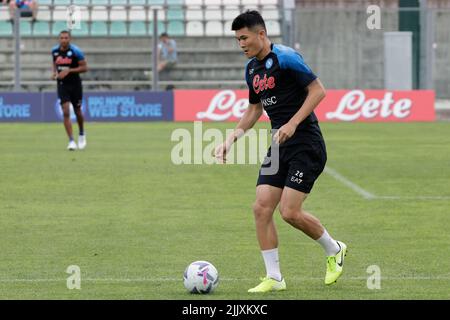 Kim min Jae, le défenseur coréen de SSC Napoli, contrôle le ballon le camp d'entraînement pré-saison 2022-23 de SSC Napoli à Castel di Sangro Banque D'Images