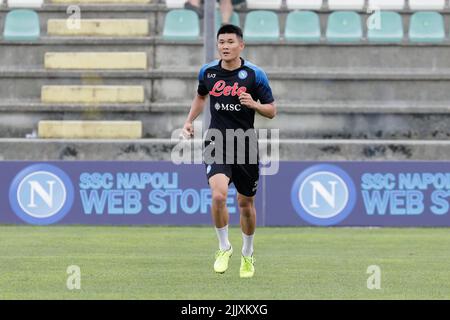 Kim min Jae, le défenseur coréen de SSC Napoli, regarde le camp d'entraînement pré-saison 2022-23 de SSC Napoli à Castel di Sangro Banque D'Images