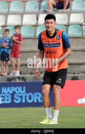 Kim min, le défenseur coréen de SSC Napoli, regarde Jae le camp d'entraînement pré-saison 2022-23 de SSC Napoli à Castel di Sangro Banque D'Images