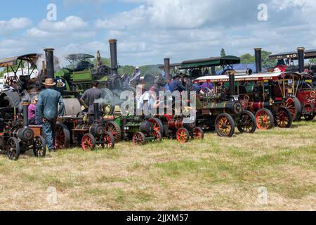 West Bay.Dorset.United Kingdom.12 juin 2022.Une sélection de moteurs de traction miniatures et pleine grandeur est exposée au RAL vintage de West Bay Banque D'Images