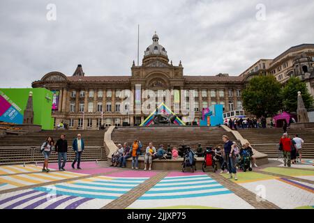 Vue sur le paysage du site du Festival des Jeux du Commonwealth 2022 à Victoria Square, Birmingham avec l'ancienne architecture britannique du Council House Banque D'Images