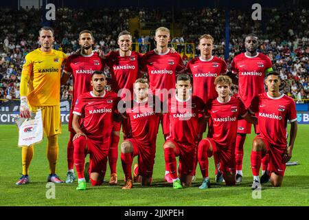 SARAJEVO - (au-dessus de lr) le gardien d'Alkmaar d'AZ Hobie Verhulst, Pantelis Hatzidiakos ou AZ Alkmaar, Sam Beukema ou AZ Alkmaar, Jens Odgaard ou AZ Alkmaar, Dani de Wit ou AZ Alkmaar, Bruno Martins Indi ou Alkmaar (au-dessous de lr) Vangelis Pavlidis ou AZ Alkmaar d'AZ, ou AZ Alkmaar d'Alkmaar d'AZ, ou AZ Alkmaar d'Alkmaar d'AZ Milos Kerkez ou AZ Alkmaar, Aslak Fonn Witry ou AZ Alkmaar, Tijjani Reijnders ou AZ Alkmaar pendant la deuxième chaleur du match de la Ligue de la Conférence entre FK Tuzla City et AZ dans le stade Grbavica sur 28 juillet 2022 à Sarajevo, en Bosnie-Herzégovine. ANP ED DU POL Banque D'Images