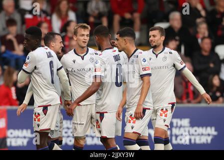 Liam Alan Millar du FC Basel (7) célèbre avec ses coéquipiers après avoir obtenu des scores contre Crusader lors de la Ligue de conférence UEFA Europa, deuxième qualification, deuxième match de match au stade Seaview, Belfast. Date de la photo: Jeudi 28 juillet 2022. Banque D'Images