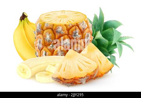 Couper les fruits de banane et d'ananas isolés sur fond blanc Banque D'Images