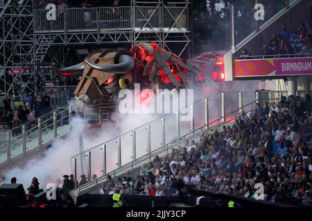 Le Raging Bull apparaît lors de la cérémonie d'ouverture des Jeux du Commonwealth de Birmingham 2022 au stade Alexander, à Birmingham. Date de la photo: Jeudi 28 juillet 2022. Banque D'Images