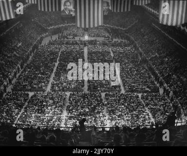 Le jardin est coincé pour entendre Dewey - Madison Square Garden est bloqué le 30 octobre pour entendre New York Gov. Thomas E. Dewey prononce un discours de sa campagne en tant que candidat républicain à la présidence, à New York. 30 octobre 1948. (Photo par photo de presse associée). Banque D'Images