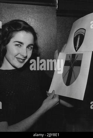 ving six couvre-chaises pour Field - maison anglaise du maréchal Montgomery. Ils utilisent le design et les couleurs de l'insigne de la huitième Armée. Les couvertures seront le cadeau de 87 000 stagiaires en réadaptation en Australie. Les jeunes fenêtres de guerre travaillent sur des métiers à main au strathfield Technical College. Certains des hommes stagiaires bien avancés dans la fabrication de cabinet, sont désireux de faire Montgomery un bureau. Le serait reconnaissant à un bois de l'armée de 8th marchand qui cimier à leur disposition par le directeur de la réhabilitation d'après-guerre suffisante de six des plus beaux échantillons de bois d'Australie pour le bureau. 13 juillet 1947. Banque D'Images