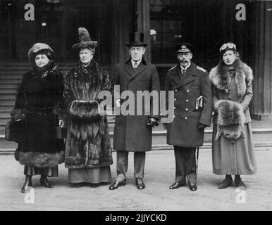 Mme W Wilson, la reine Mary, Woodrow Wilson, le roi George, la princesse royale. 06 mai 1935. (Photo de Central Press photos Ltd.). Banque D'Images