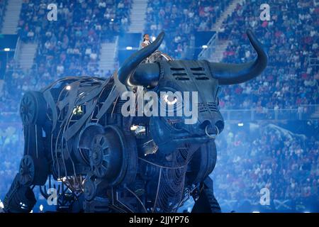 28th juillet 2022 : stade Alexander, Perry Barr, West Midlands, Angleterre ; Jeux du Commonwealth 2022, Cérémonie d'ouverture : le Bull dans le stade lors de la cérémonie d'ouverture des Jeux du Commonwealth 2022 Banque D'Images
