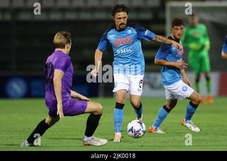 Foto Alessandro Garofalo/LaPresse27 Luglio 2022 Castel di Sangro, Italia - SSC Napoli vs Adana Demirspelr - amichevole Stadio estive Teofilo Patini. Nella foto: Mario Rui (SSC Napoli); 27 juillet 2022 Castel di Sangro, Italie - SSC Napoli vs Adana Demirspor, football sportif, match d'été Teofilo Patini stade. Dans le pic: Mario Rui (SSC Napoli); crédit: PRESSINPHOTO SPORTS AGENCY/Alay Live News Banque D'Images