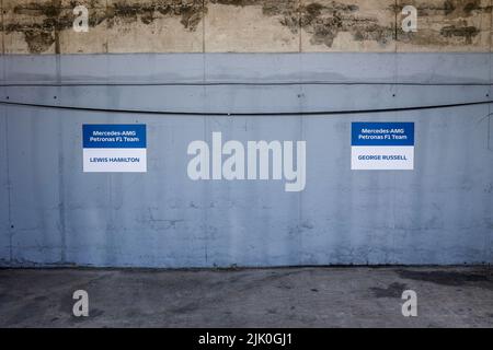 Mogyorod, Hongrie. 28th juillet 2022. Places de stationnement des pilotes Mercedes AMG F1 pendant la Formule 1 Aramco Magyar Nagydij 2022, Grand Prix de Hongrie 2022, 12th tour du Championnat du monde de Formule 1 2022 de la FIA de 28 juillet à 31, 2022 sur la Hungaroring, à Mogyorod, Hongrie - photo DPPI crédit: DPPI Media/Alamy Live News Banque D'Images