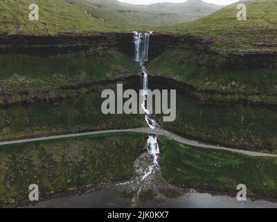 Chute d'eau de Fossá, vue dans les îles Féroé Banque D'Images