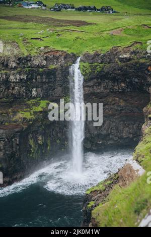 Chutes de Múlafossur près de Gasadalur dans les îles Féroé Banque D'Images
