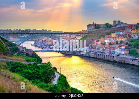 old town of Porto at river Duoro, Portugal Banque D'Images