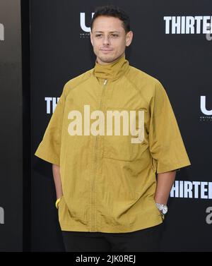 Chicarito arrive à la première de treize VIES de la vidéo de prime tenue au Regency Village Theatre à Westwood, CA, jeudi, ?28 juillet 2022. (Photo de la Sathanlee B. Mirador/Sipa USA) Banque D'Images