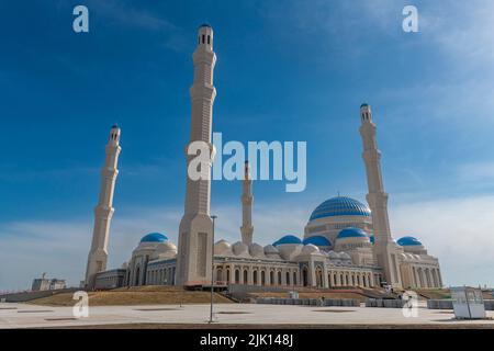 Astana Grande mosquée, Nur Sultan, anciennement Astana, capitale du Kazakhstan, Asie centrale, Asie Banque D'Images