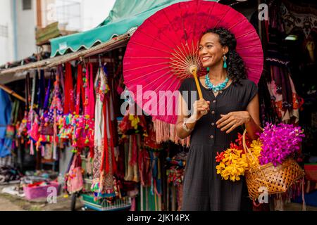 Femme au marché Hmong, Thaïlande, Asie du Sud-est, Asie Banque D'Images