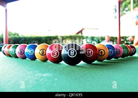 boules de billard alignées Banque D'Images