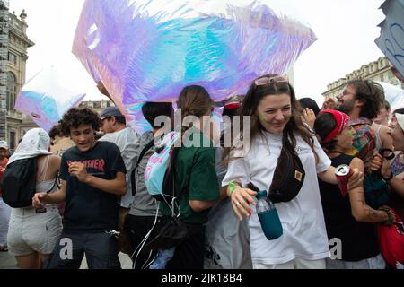 29 juillet 2022, Turin, Piémont/Turin, Italie: Manifestation de jeunes lors de la Marche du camp social climat sur 29 juillet 2022 à Turin, Italie. Fridays for future est un mouvement mondial de grève du climat par les élèves qui a été médiatisé en août 2018 avec l'élève suédois Greta Thunberg. (Credit image: © Alberto Gandolfo/Pacific Press via ZUMA Press Wire) Banque D'Images