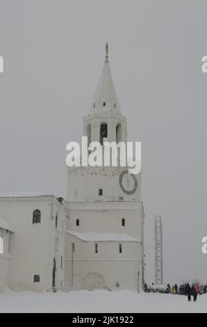 Tour Spasskaya du Kremlin de Kazan photographié dans la neige janvier 2021 Banque D'Images