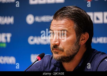 Knokke Heist, Belgique. 29th juillet 2022. Carl Hoefkens, entraîneur en chef du club, photographié lors de la conférence de presse hebdomadaire de l'équipe belge de football Club Brugge KV, vendredi 29 juillet 2022 à Knokke-Heist, pour discuter du prochain match de compétition nationale contre KAS Eupen. BELGA PHOTO KURT DESPLENTER crédit: Belga News Agency/Alay Live News Banque D'Images