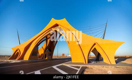 Porte d'entrée de la ville de Laayoune en forme de tente Banque D'Images