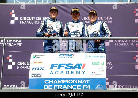 Francorchamps, Belgique. 29th juillet 2022. Podium: PEUGEOT Enzo (fra), Formule 4 - Mygale génération 2, ANDRIOLO Romain (fra), Formule 4 - Mygale génération 2, RICHER Enzo (fra), Formule 4 - Mygale génération 2, portrait lors de la ronde 4rd du Championnat de France FFSA F4 2022, De 28 juillet à 30 sur le circuit de Spa-Francorchamps à Francorchamps, Belgique - photo Florent Gooden / DPPI crédit: DPPI Media/Alamy Live News Banque D'Images