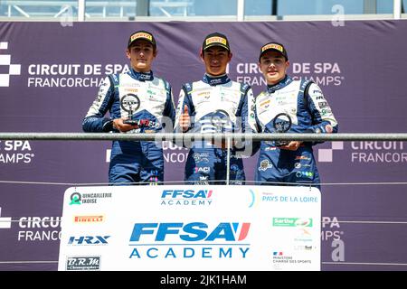 Francorchamps, Belgique. 29th juillet 2022. Podium: PEUGEOT Enzo (fra), Formule 4 - Mygale génération 2, ANDRIOLO Romain (fra), Formule 4 - Mygale génération 2, RICHER Enzo (fra), Formule 4 - Mygale génération 2, portrait lors de la ronde 4rd du Championnat de France FFSA F4 2022, De 28 juillet à 30 sur le circuit de Spa-Francorchamps à Francorchamps, Belgique - photo Florent Gooden / DPPI crédit: DPPI Media/Alamy Live News Banque D'Images