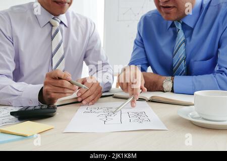 Image rognée du tableau de discussion des professionnels Banque D'Images