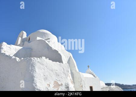 L'église blanche de Panagia Paraportiani est située dans le quartier de Kastro, dans la ville de Chora, sur l'île grecque de Mykonos. Banque D'Images