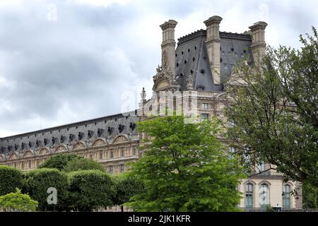 Architecture du palais du Louvre à Paris, France Banque D'Images