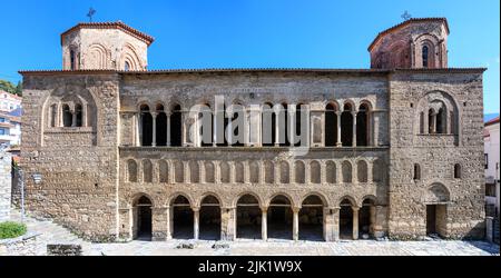 Vue panoramique de la façade du 11th cen. Église byzantine de Sainte-Sophie, dans la vieille ville d'Ohrid sur les rives du lac d'Ohrid dans le nord de Macedo Banque D'Images