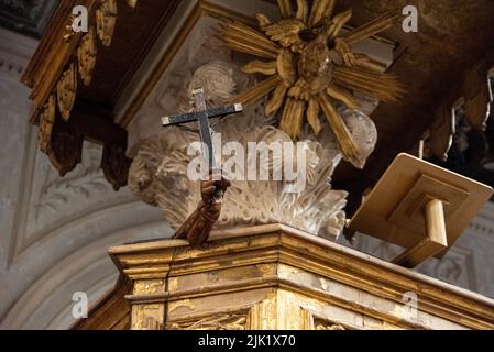 MATERA, ITALIE - 01 MAI 2022 - intérieur baroque pittoresque de la cathédrale de Matera, dans le sud de l'Italie Banque D'Images